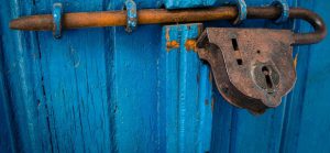 blauwe deur slot